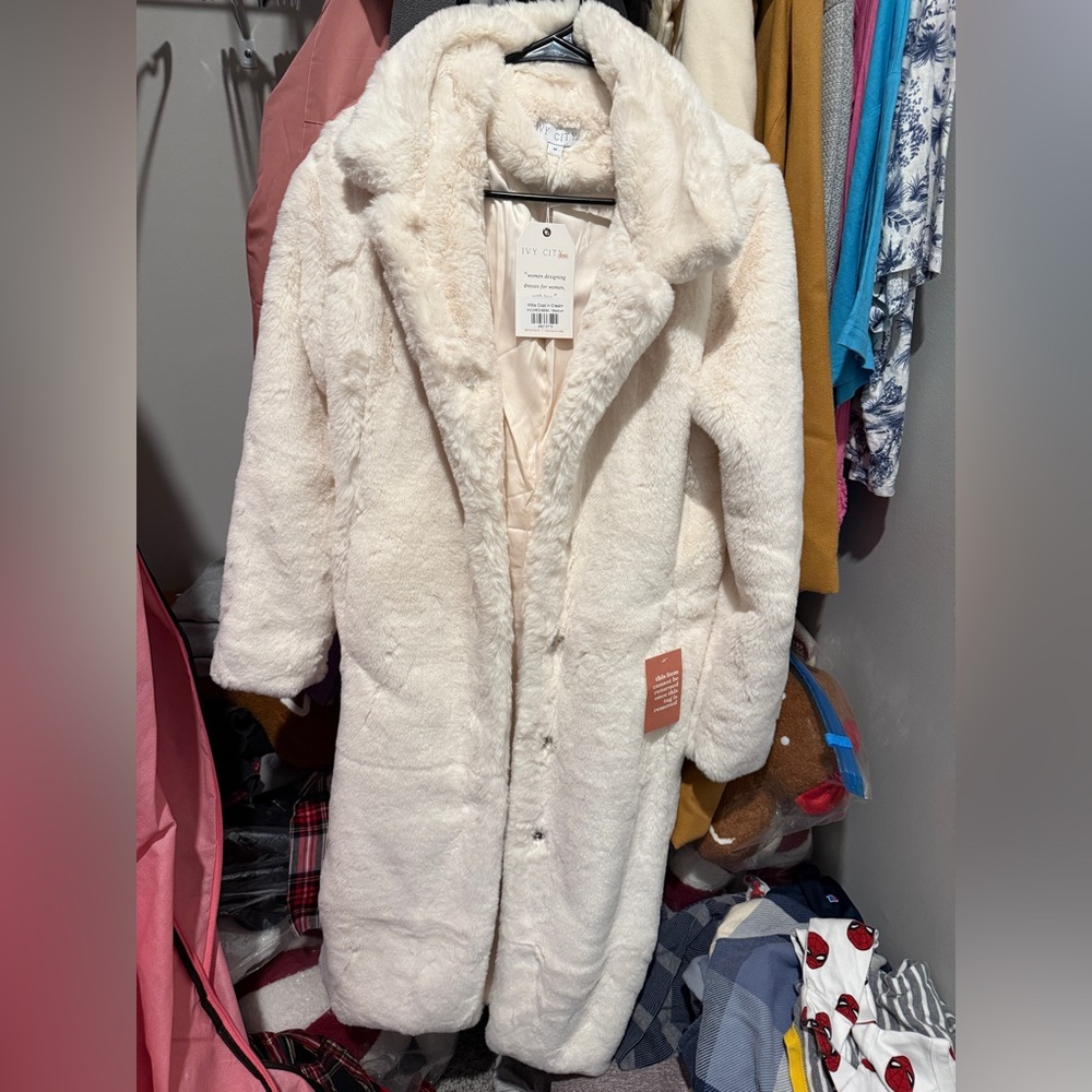 Ivy City Co Cream Faux Fur Willa Coat. NWT